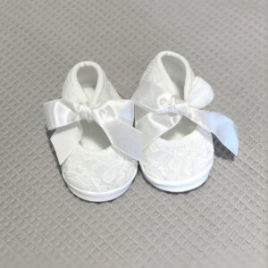 Ungbarna skór úr blúnduefni