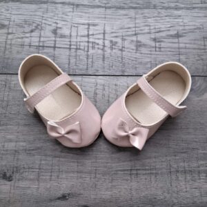 Ungbarna skór úr lakkaðri ekoleðri Bleikir